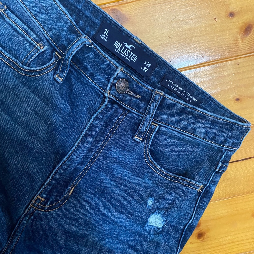 Hollister ripped jeans. Only worn a few times.